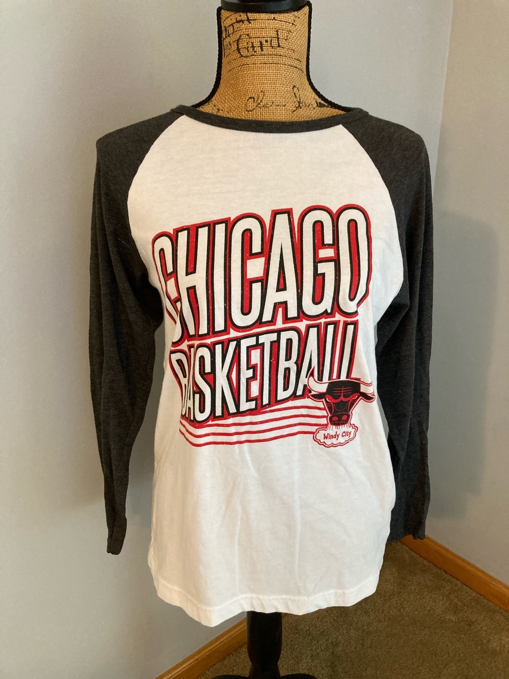NBA Chicago Bulls Basketball Windy City Raglan Long Sleeve Tee - Boys XL (14-16)